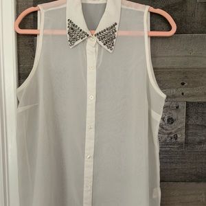 Collared white sleeveless shirt with silver detail